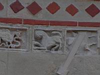 Lyon, Abbaye d'Ainay, Clocher-Porche, Plaques sculptees, Lion (2)